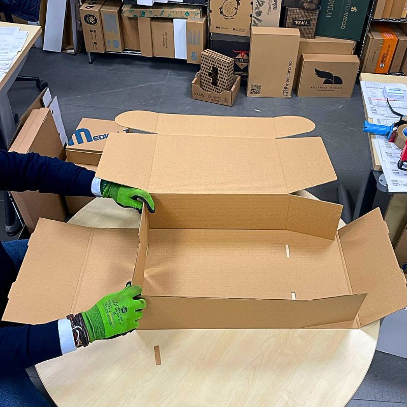 Cajas para Envíos de Ropa 39x28,5x10 SUDADERAS y ROPA MEDIANA - Imagen 3