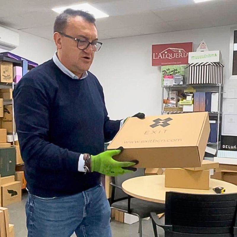 Cajas para Envíos de Ropa 39x28,5x10 SUDADERAS y ROPA MEDIANA - Imagen 5